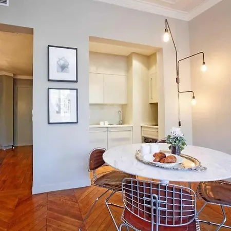 Rue De Seine In Appartement Paris